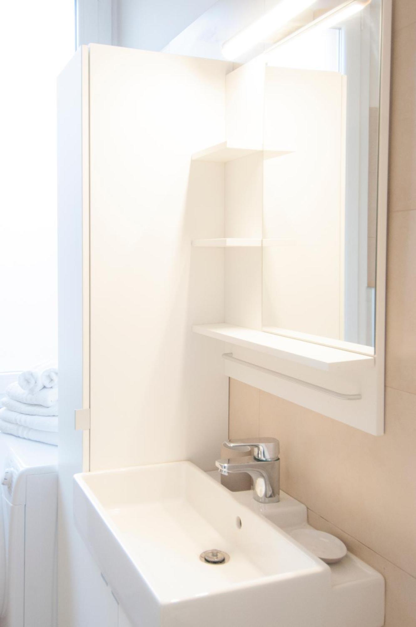 Blanco Apartment - Ambrogiohost Болоня Екстериор снимка